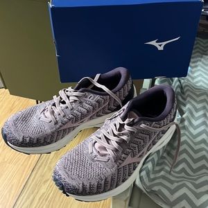 Super soft woven blend. Supposed to be extremely comfortable but don’t fit me.